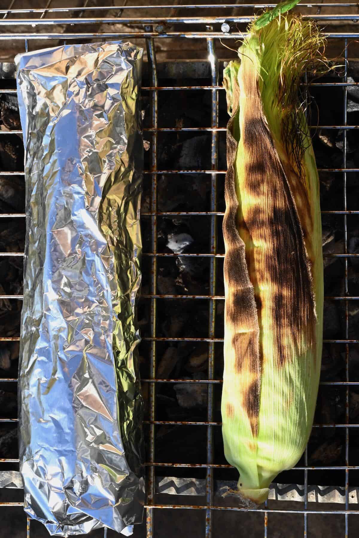 Grilling corn on the cob in the husk