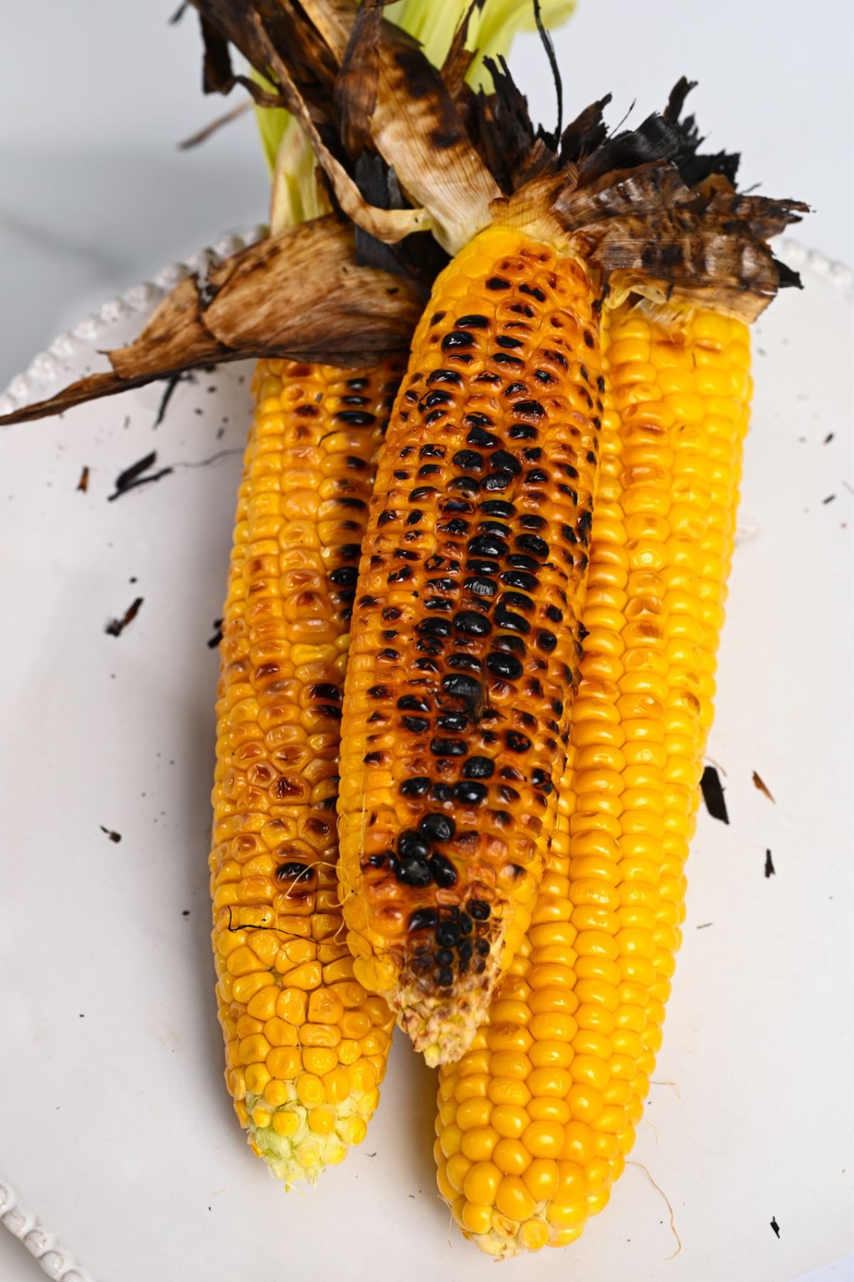 Three grilled corns on the cob
