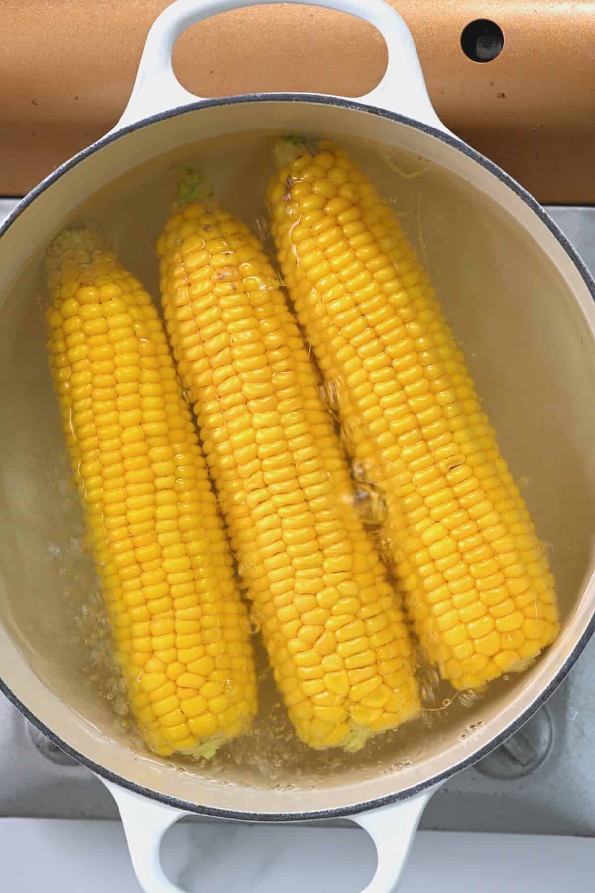 Boiling corn on the cob