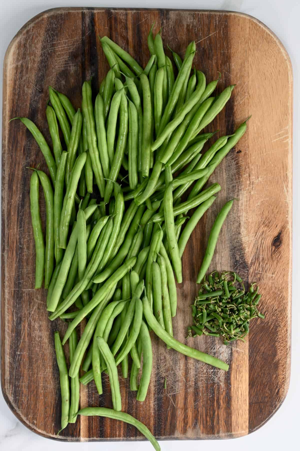 Removing the ends from green beans