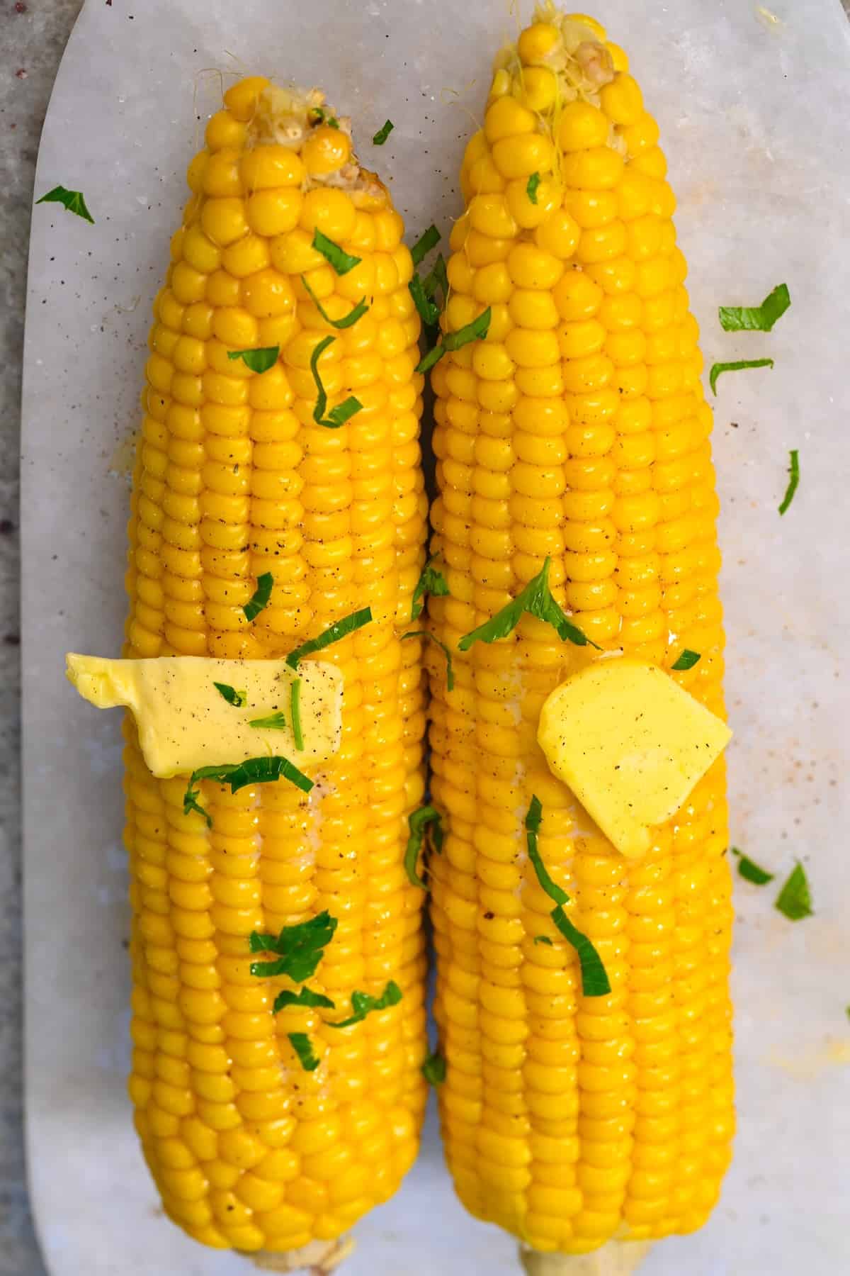 Corn on the cob with butter and parsley