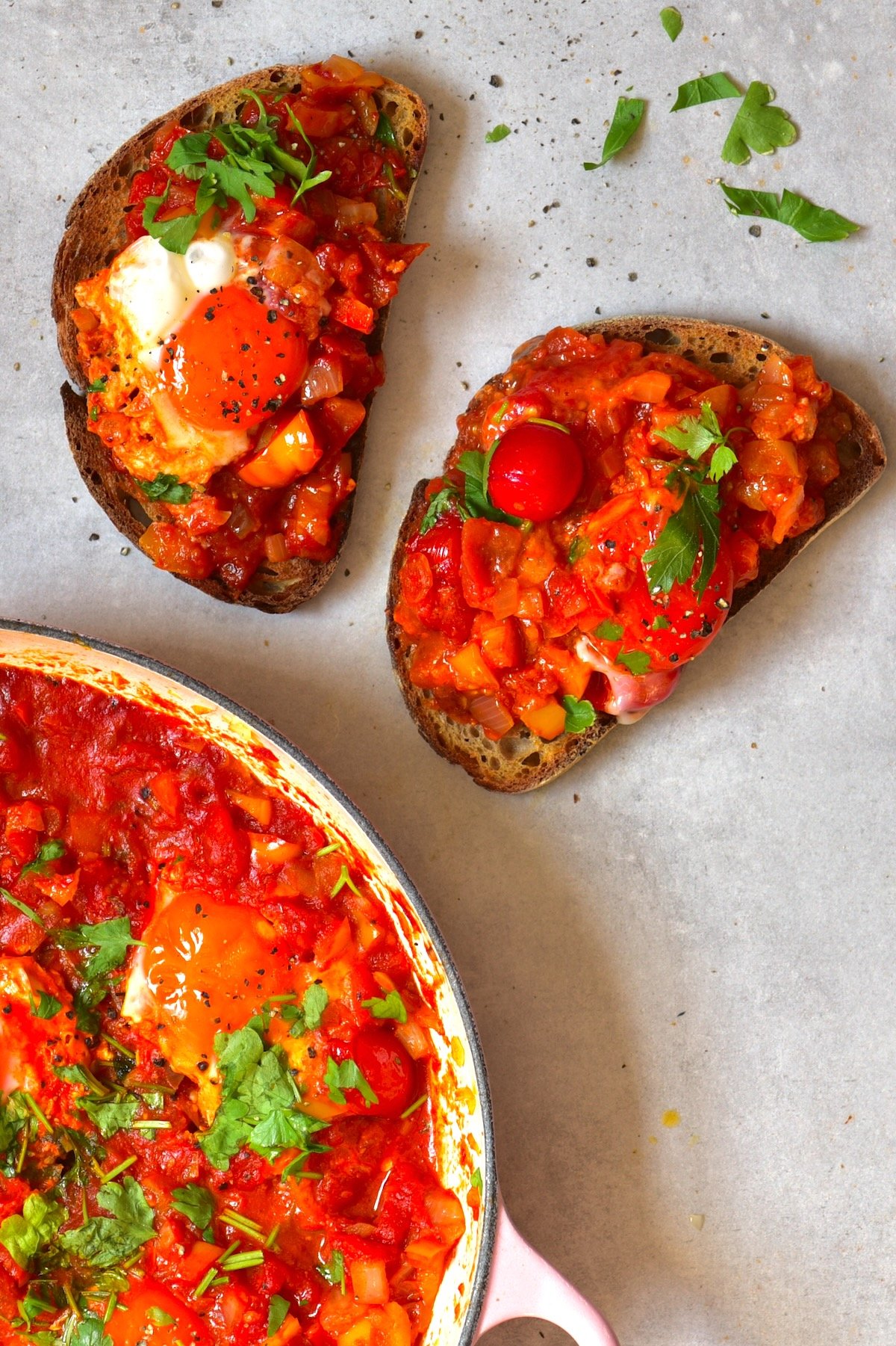 A pan and two toasts with shakshuka
