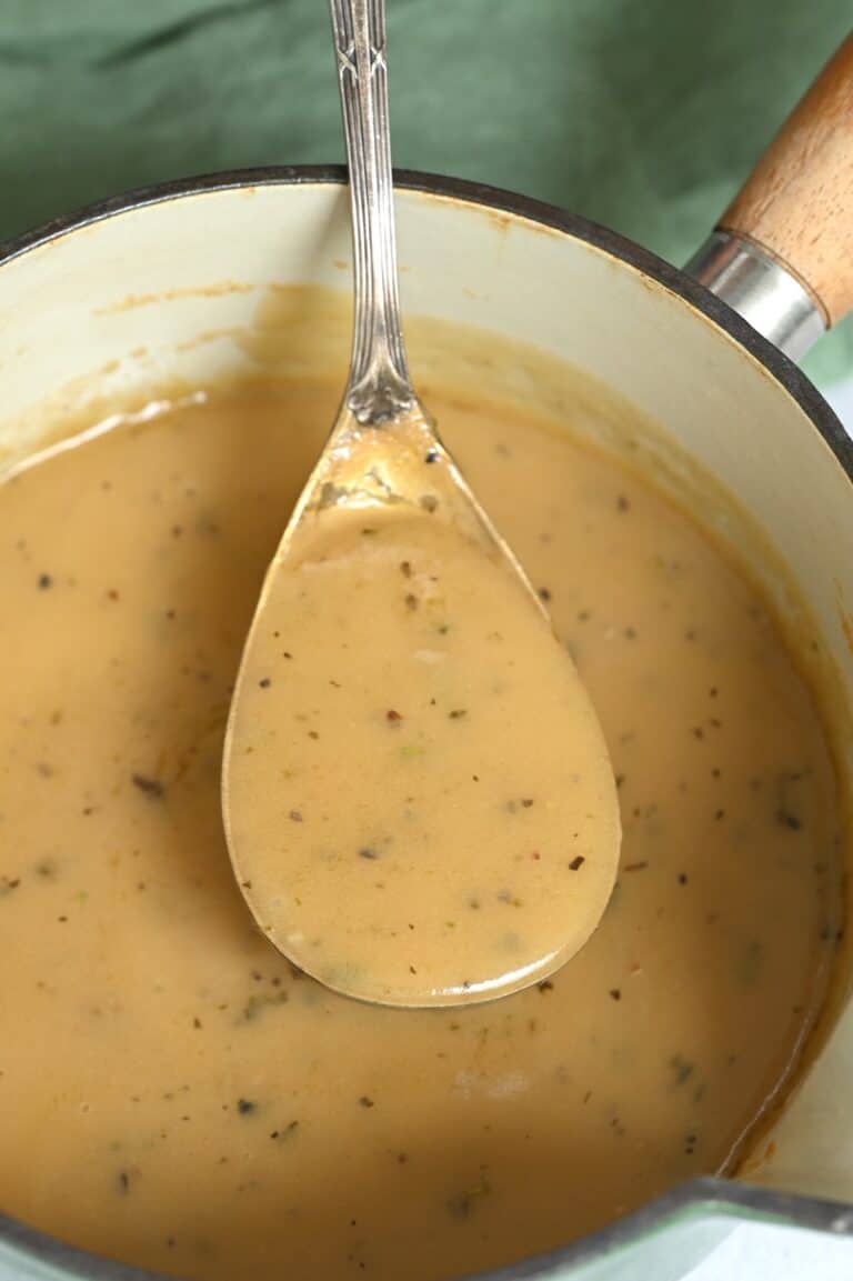 Easy Brown Gravy Recipe With Or Without Drippings Alphafoodie easy-brown-gravy-recipe-with-or-without-drippings-alphafoodie