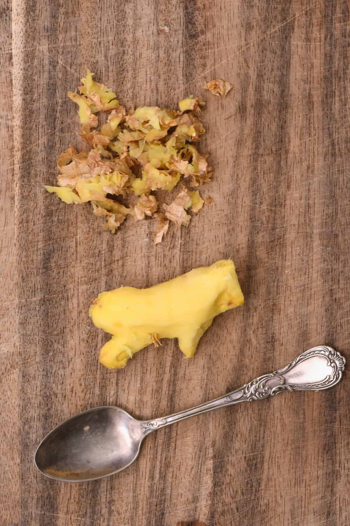 Ginger peeled with a spoon