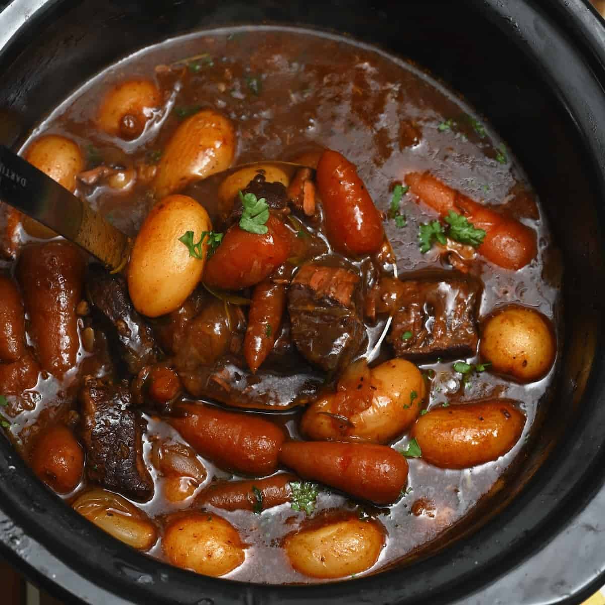 Easy Slow Cooker Beef Stew Recipe - Alphafoodie