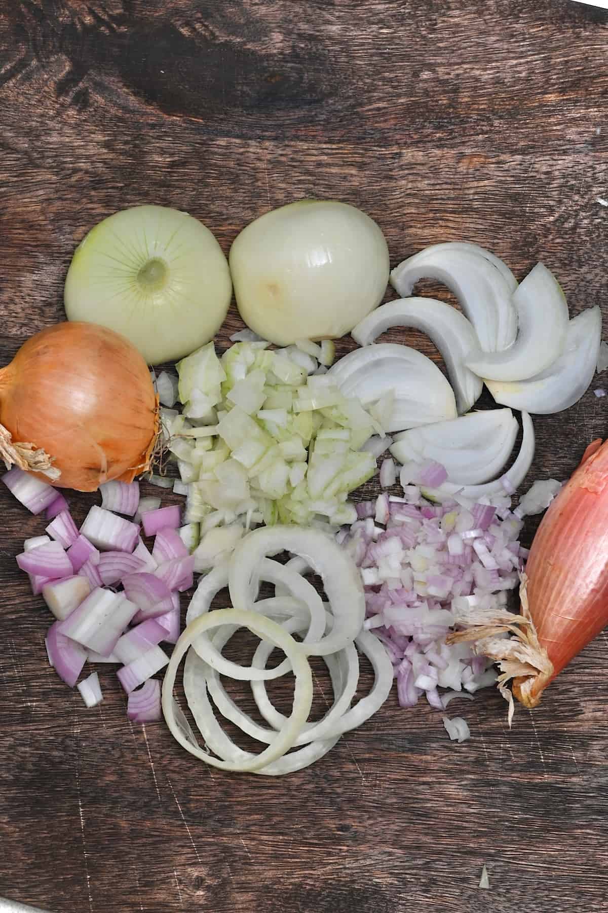 Different types of onions cut in different ways