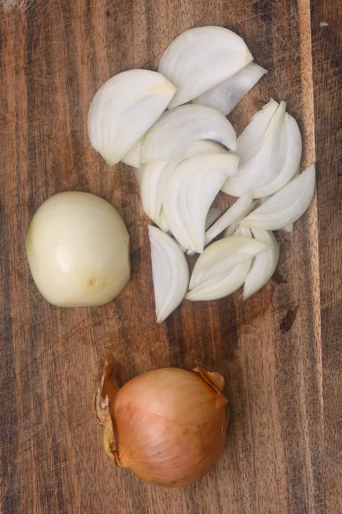 Thinly sliced onion