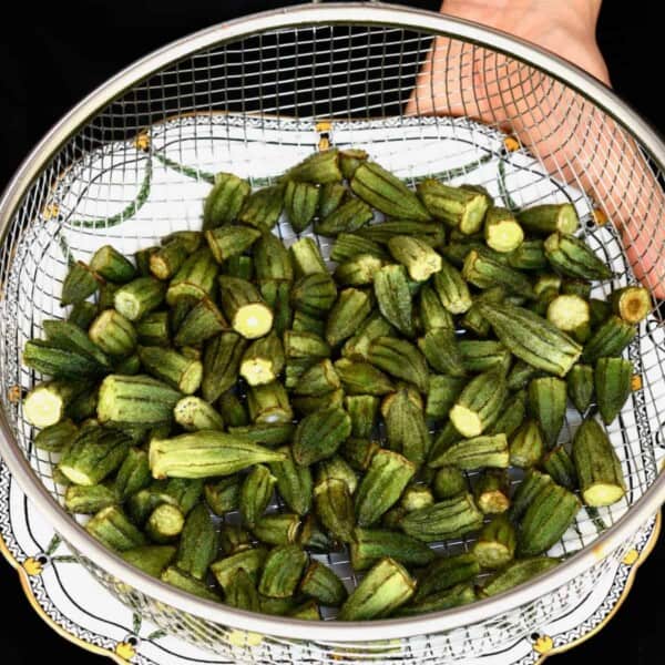 Cooked okra in a bowl