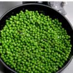 How to Cook Frozen Peas (The Easy Way)