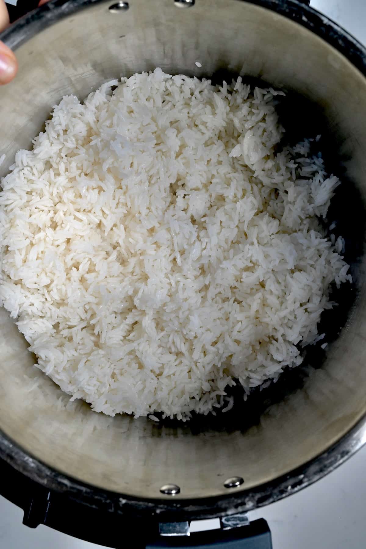 Instant pot with cooked and fluffed jasmine rice