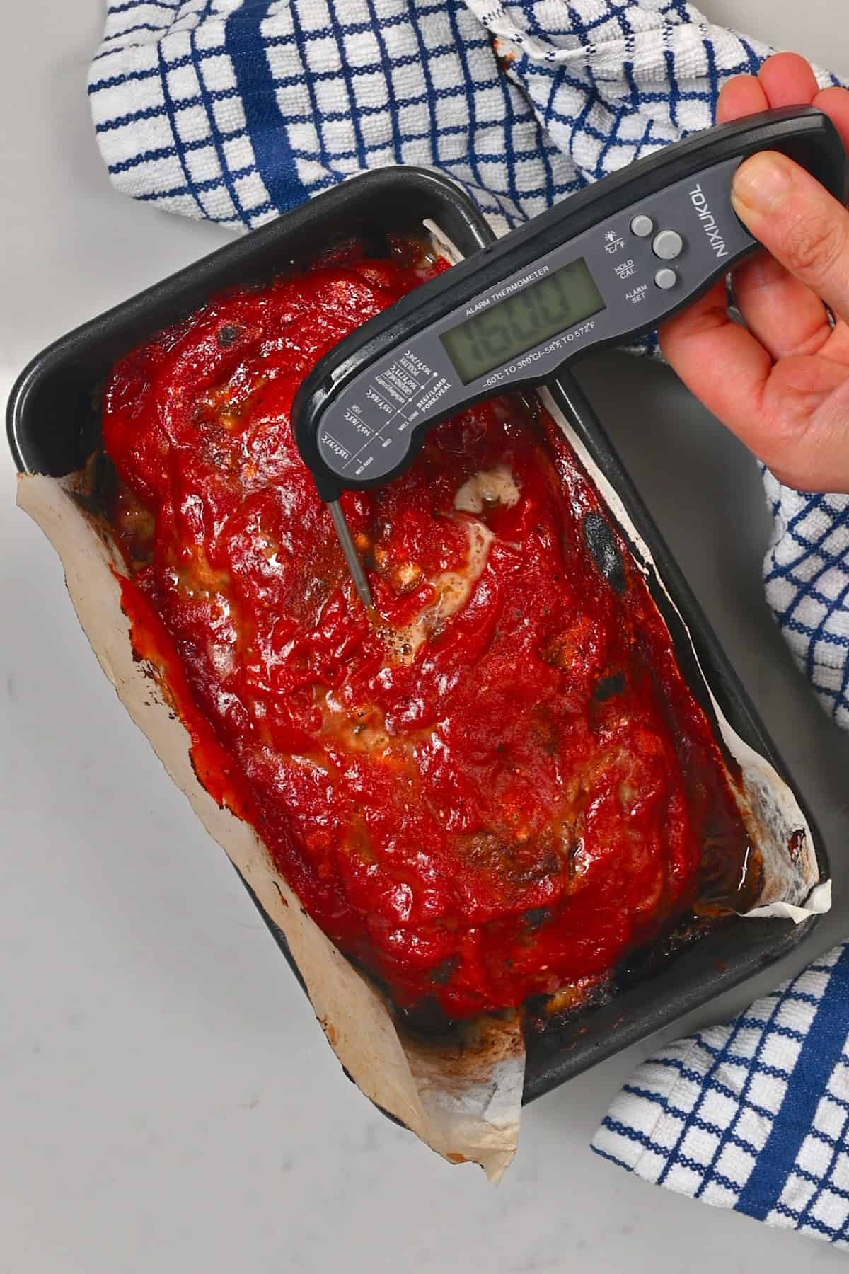 Measuring the internal temperature of meatloaf