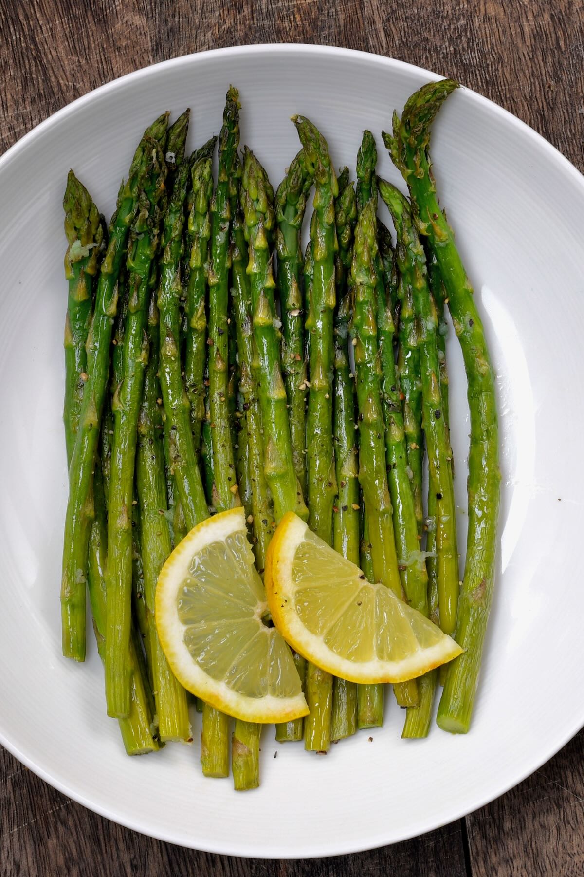 A serving of roasted asparagus