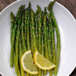A serving of roasted asparagus