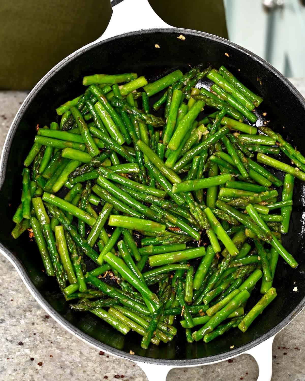Sauteed asparagus in a pan