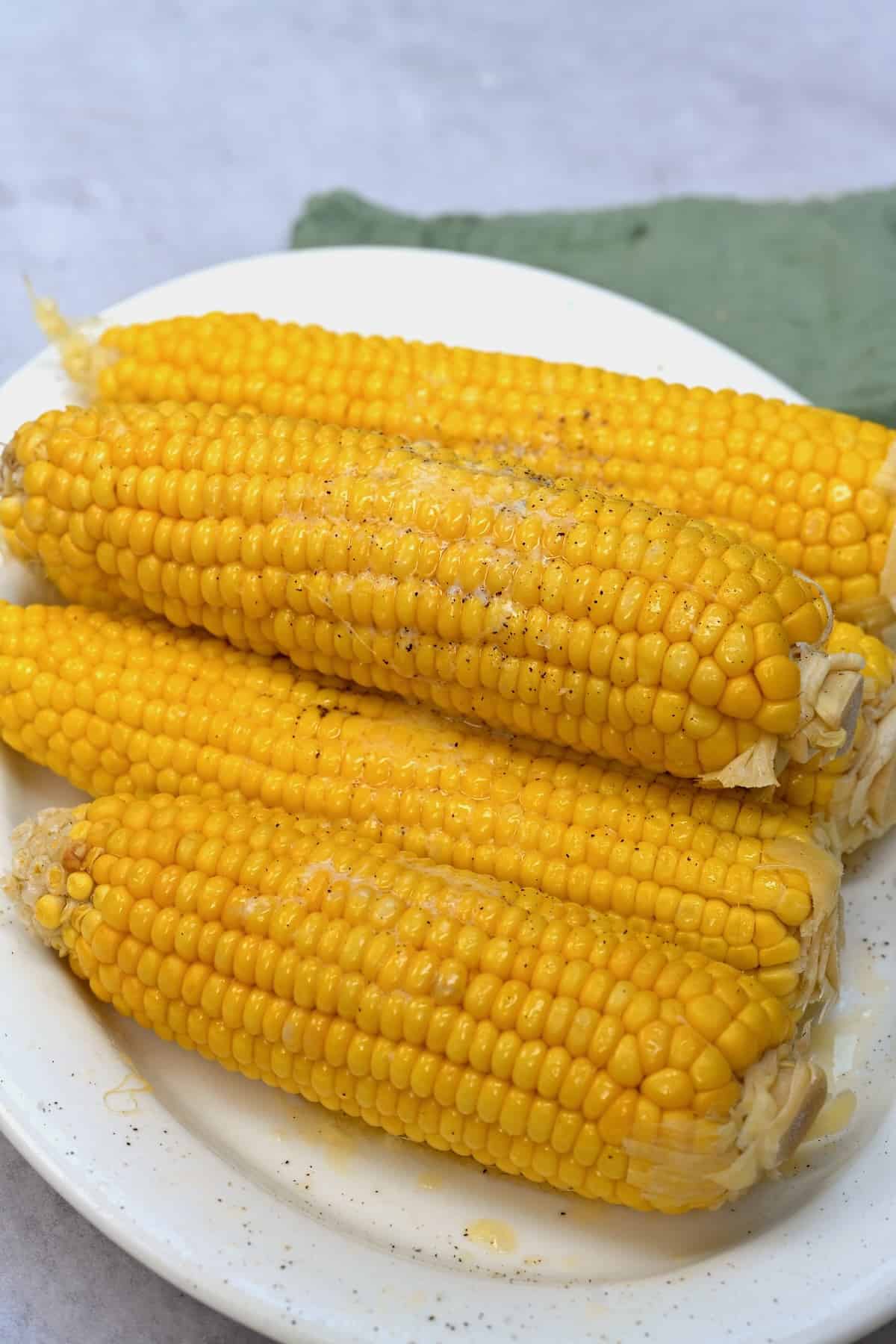 Corn on the cob topped with salt and pepper