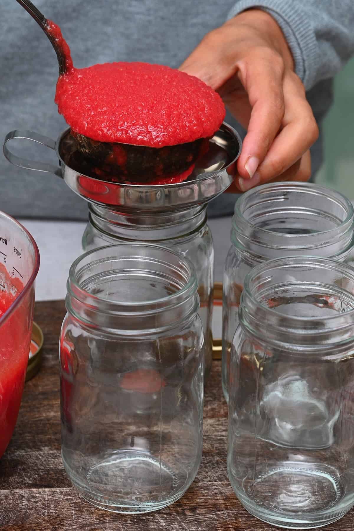 Filling jars with tomato puree