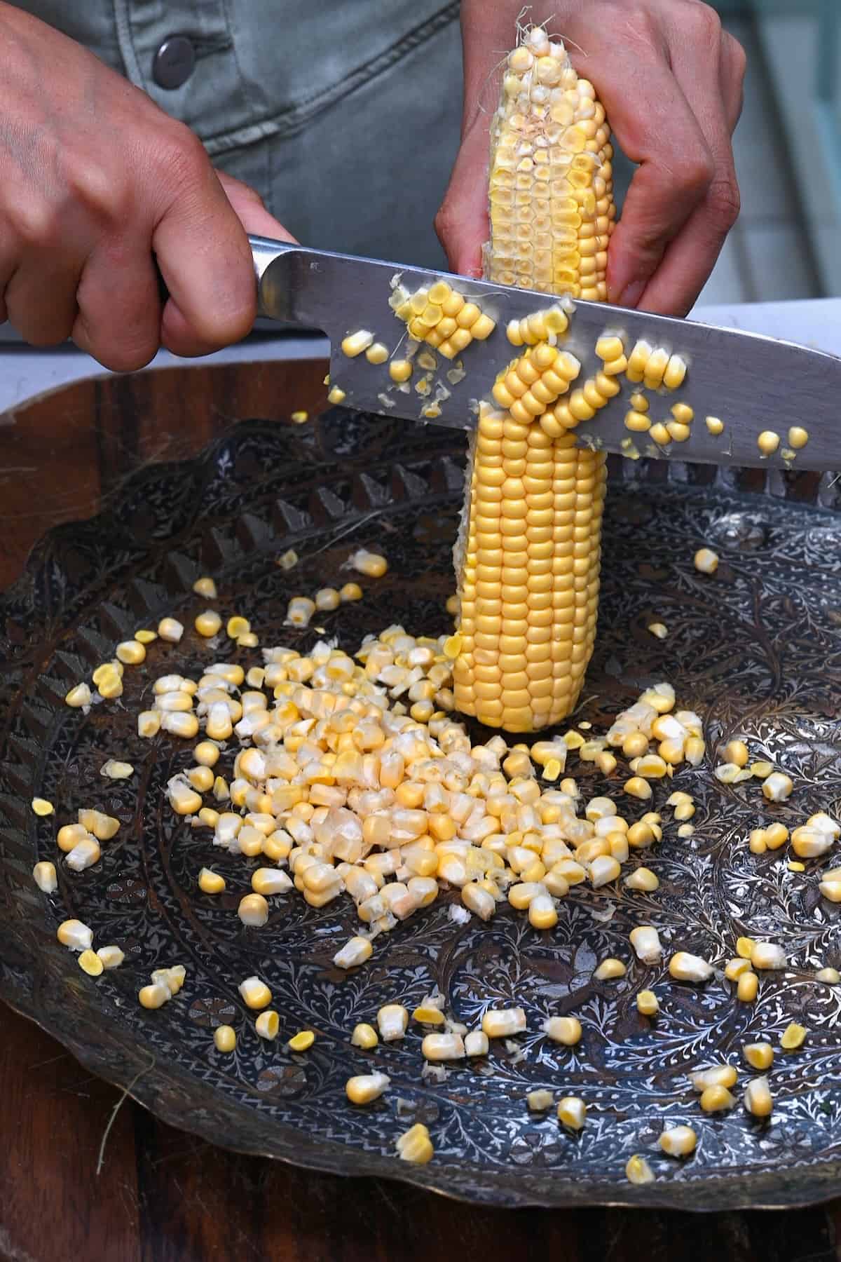 Removing kernels from corn ears