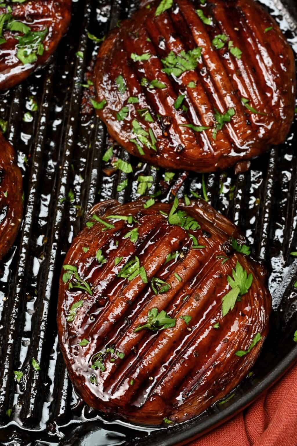 Grilled Portobello Mushrooms Recipe - Alphafoodie