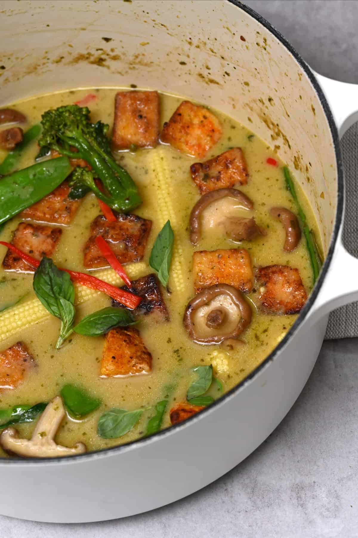 Vegetarian green curry fully cooked in a pot.