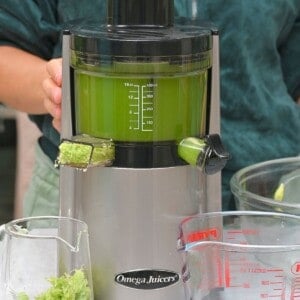 Omega juicer juicing celery