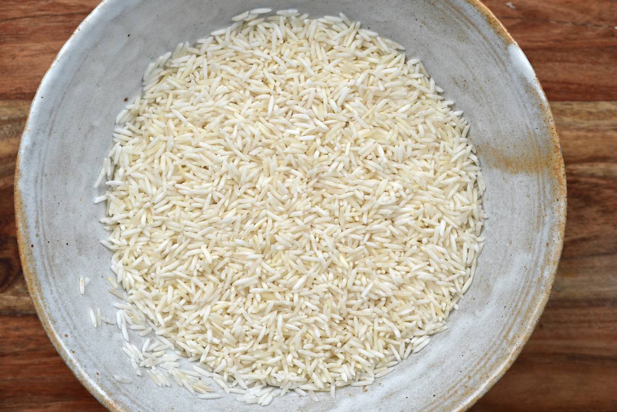 Rinsed rice in a bowl