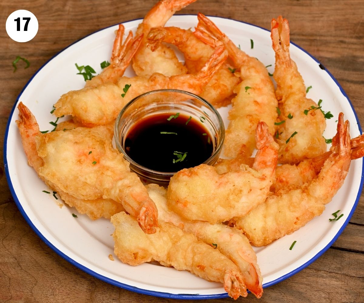 Serving of shrimp tempura arranged around a bowl of dipping sauce in the center.