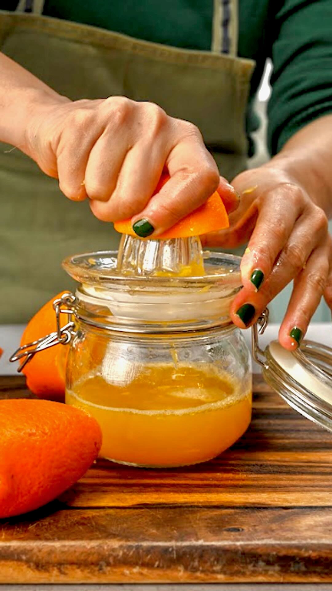 How to Make Orange Juice - Making orange juice with a manual citrus juicer. Making orange juice with a manual citrus juicer.