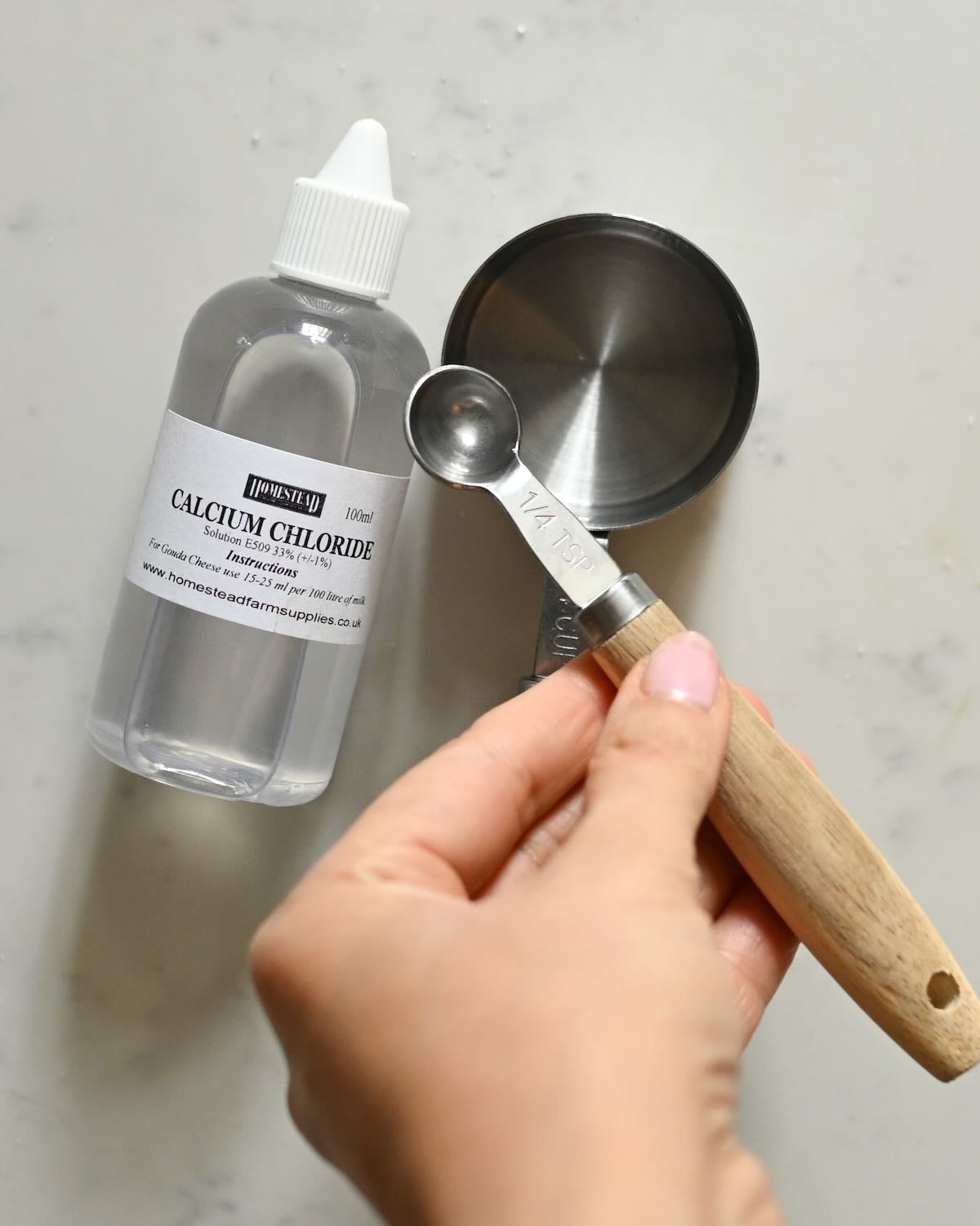 Mixing calcium chloride in quarter cup of water.