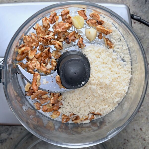 Walnuts, garlic, and breadcrumbs in a food processor.